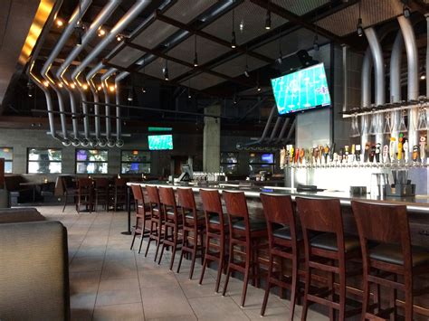 Yard House is a modern American restaurant and sports bar that offers a variety of dishes, from burgers and tacos to steaks and seafood. Enjoy the world's largest selection of draft beer and live music at the Orlando Icon Park location.